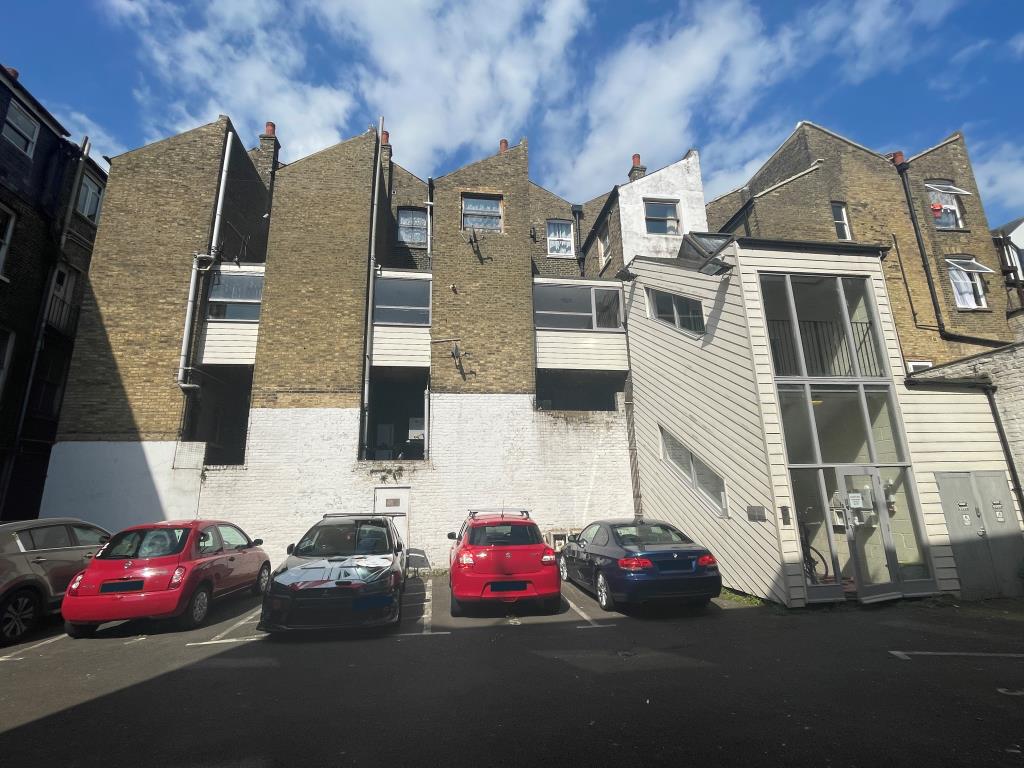 Lot: 106 - FLAT FOR INVESTMENT -